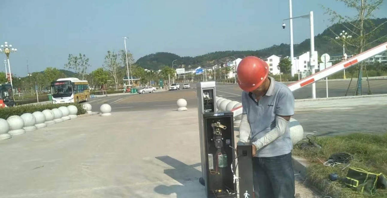 北京超市安裝攝像頭時，如何盡可能減少監(jiān)控盲區(qū)或死角？凱源恒潤北京監(jiān)控安裝工程公司